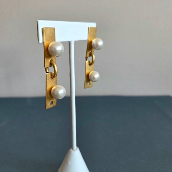 Large Martha Sturdy Vancouver gold tone and faux pearls large dangling earrings. - Picture 2 of 6